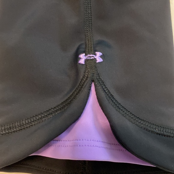 Under Armour Cropped Compression Leggings (black & purple) - Picture 4 of 6